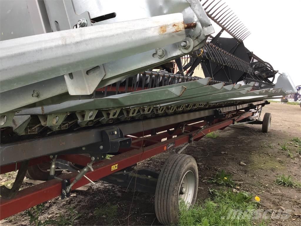Case IH 3100 Kombajnové hlavice