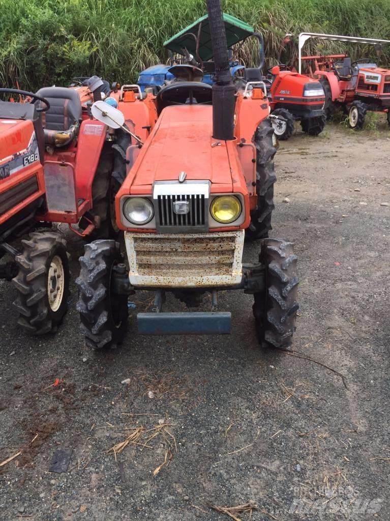 Kubota L2202DT Traktory