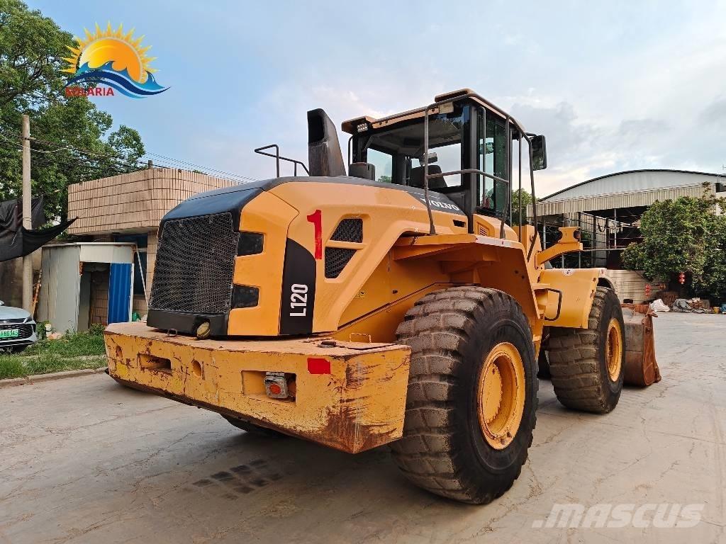Volvo L 120 Kolové nakladače