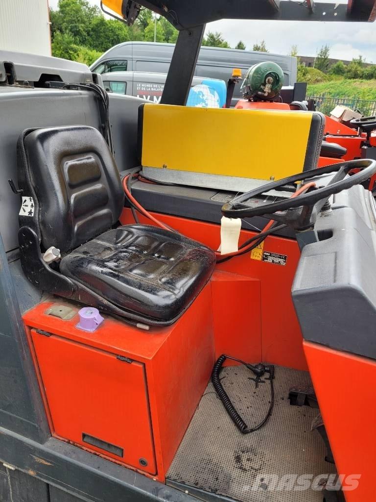 Hako 1500 B Kombinované  podlahové mycí stroje