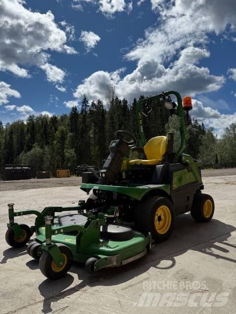 John Deere 1570 Samojízdné sekačky