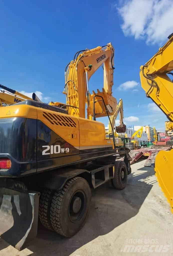 Hyundai R210W-9 Kolová rýpadla