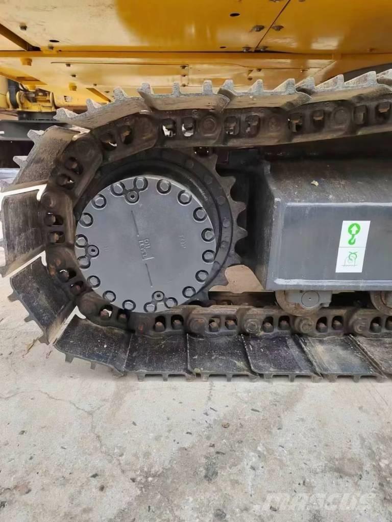 Komatsu PC 200-8 Pásová rýpadla