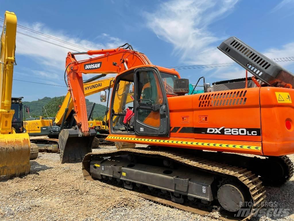 Doosan DX 260 Pásová rýpadla