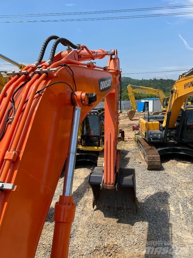 Doosan DX 260 Pásová rýpadla