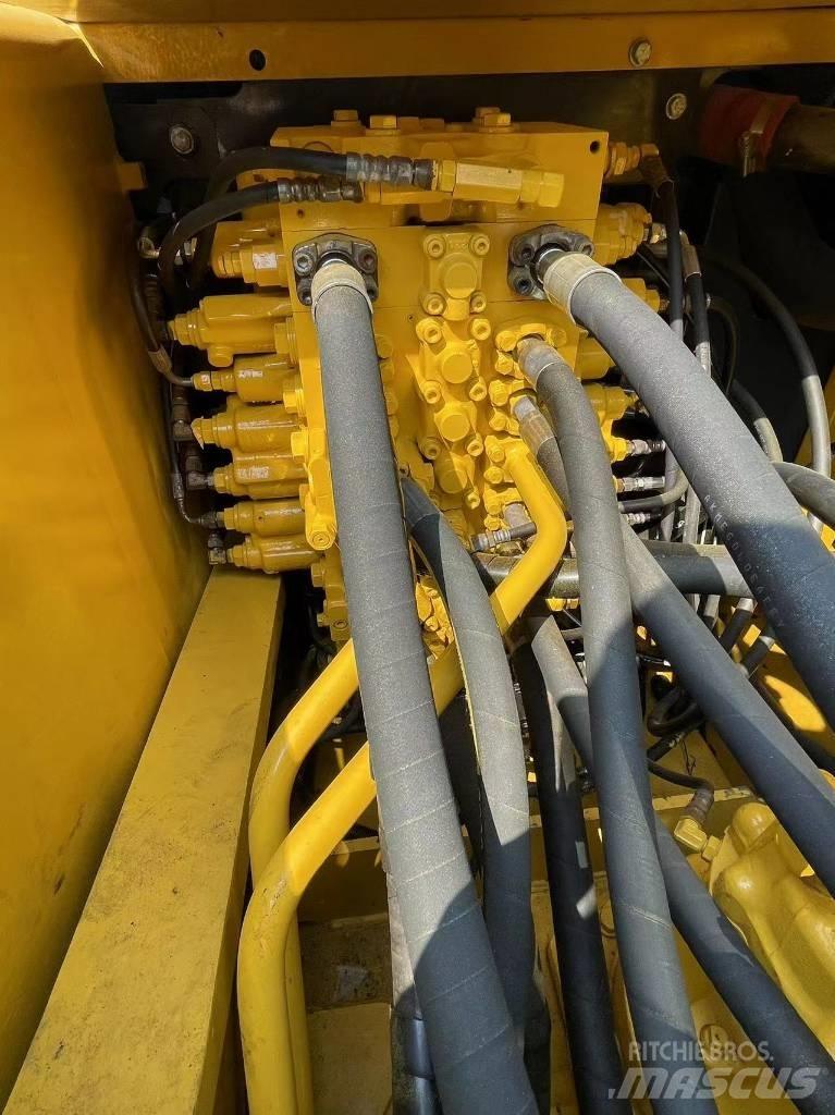 Komatsu PC 200-7 Pásová rýpadla