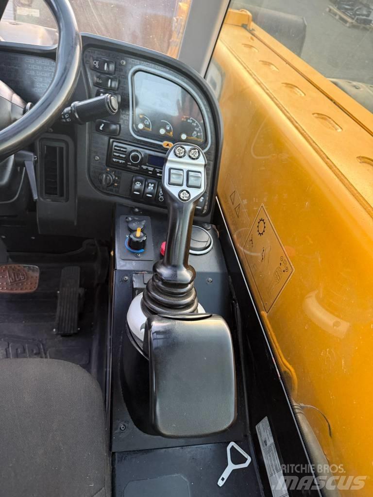 JCB 526-56 Agri Teleskopické kolové nakladače
