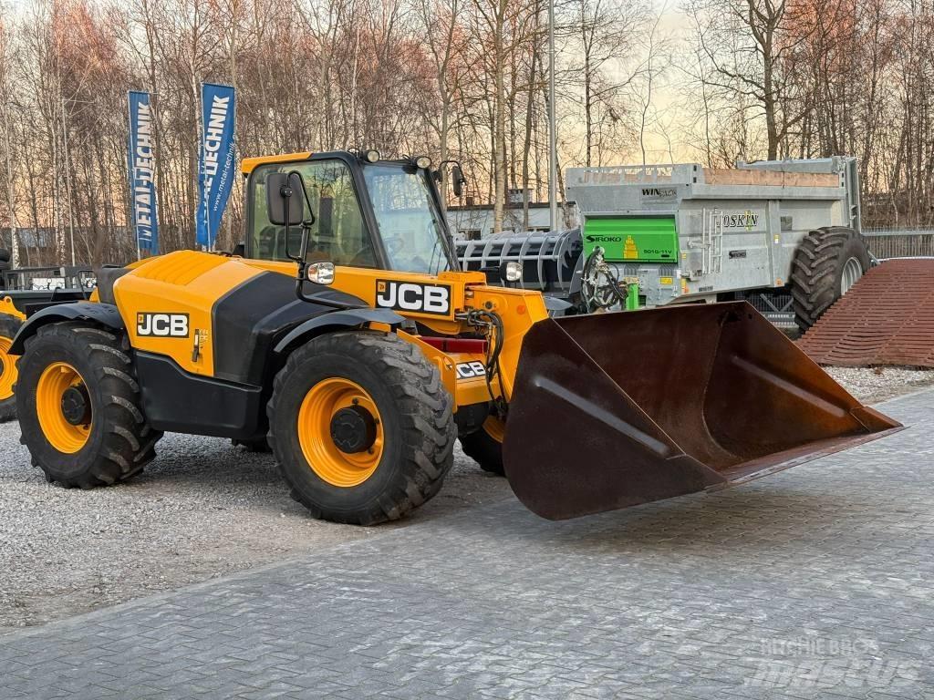 JCB 526-56 Agri Teleskopické kolové nakladače