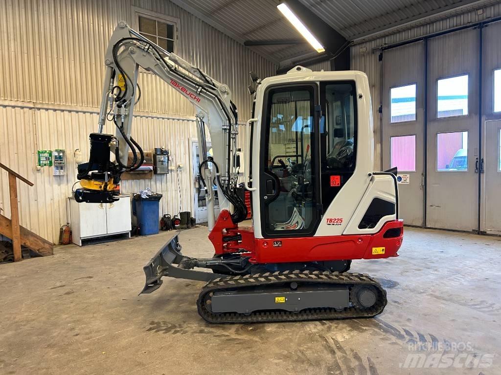Takeuchi TB225 Mini rýpadla < 7t