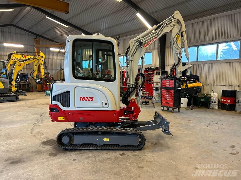 Takeuchi TB225 Mini rýpadla < 7t