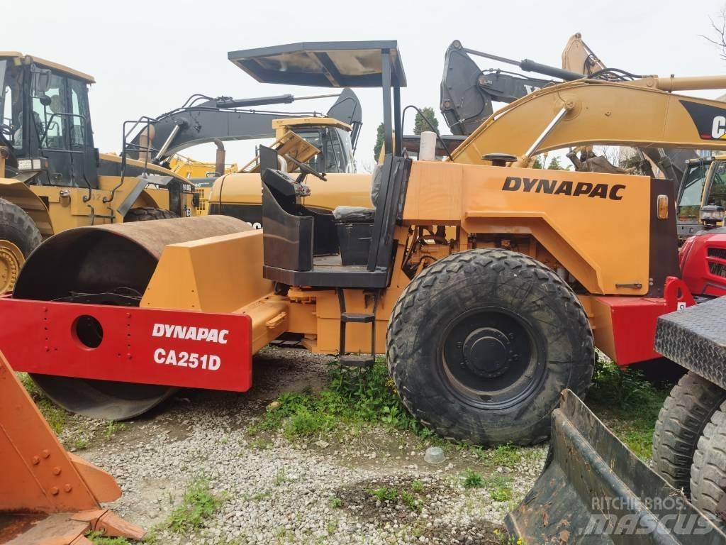 Dynapac CA 251 D Tahačové válce