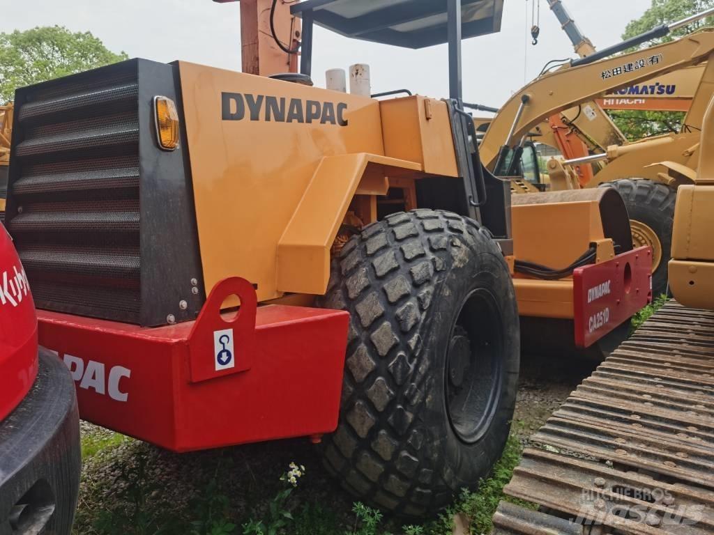 Dynapac CA 251 D Tahačové válce