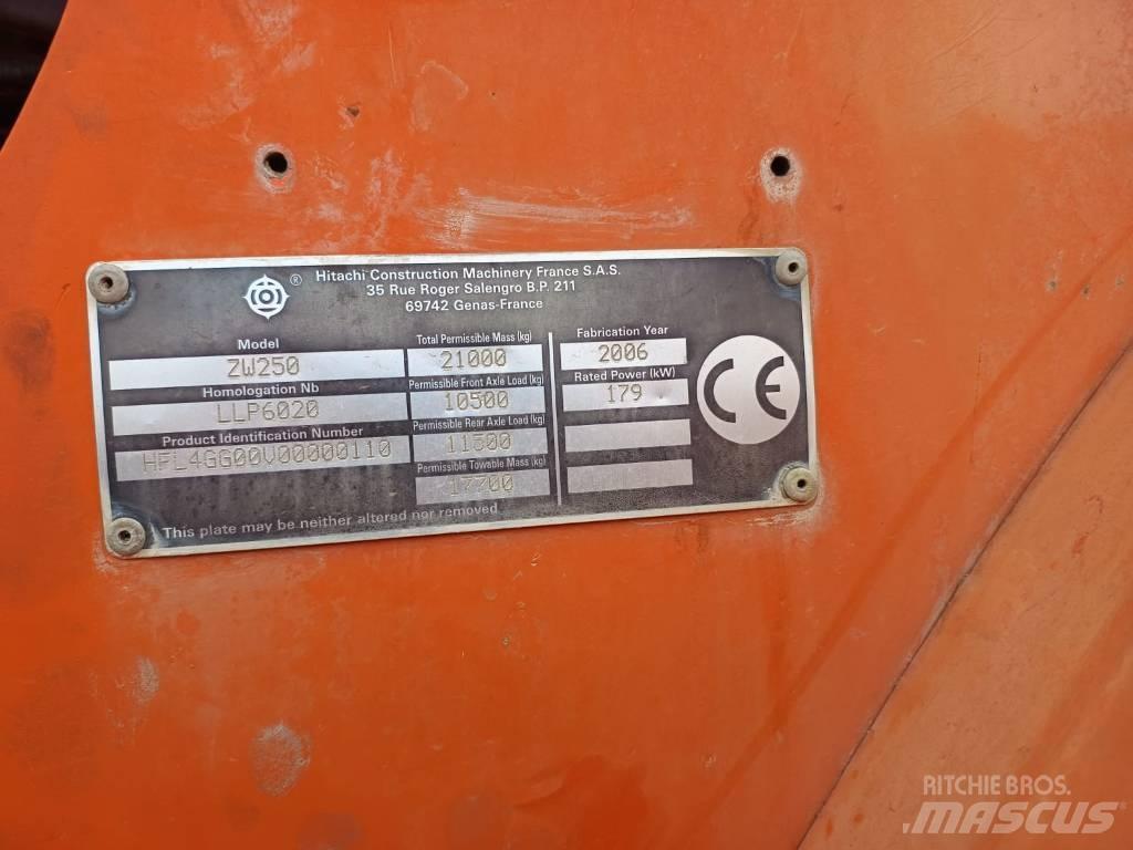 Hitachi ZW 250 Kolové nakladače