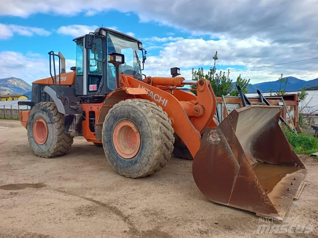 Hitachi ZW 250 Kolové nakladače
