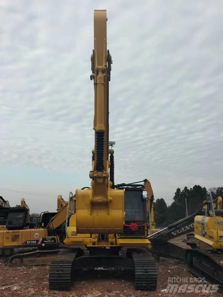 Komatsu PC 200-8 Pásová rýpadla