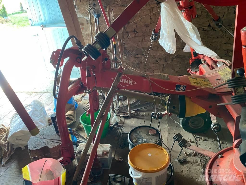 Kuhn GF 5001 MH Obraceče a shrabovače sena