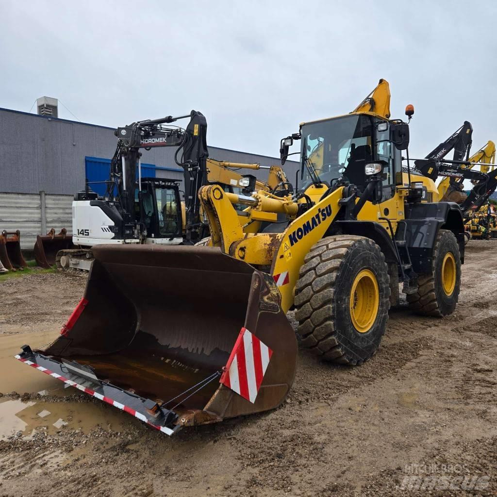 Komatsu WA320-8 Kolové nakladače