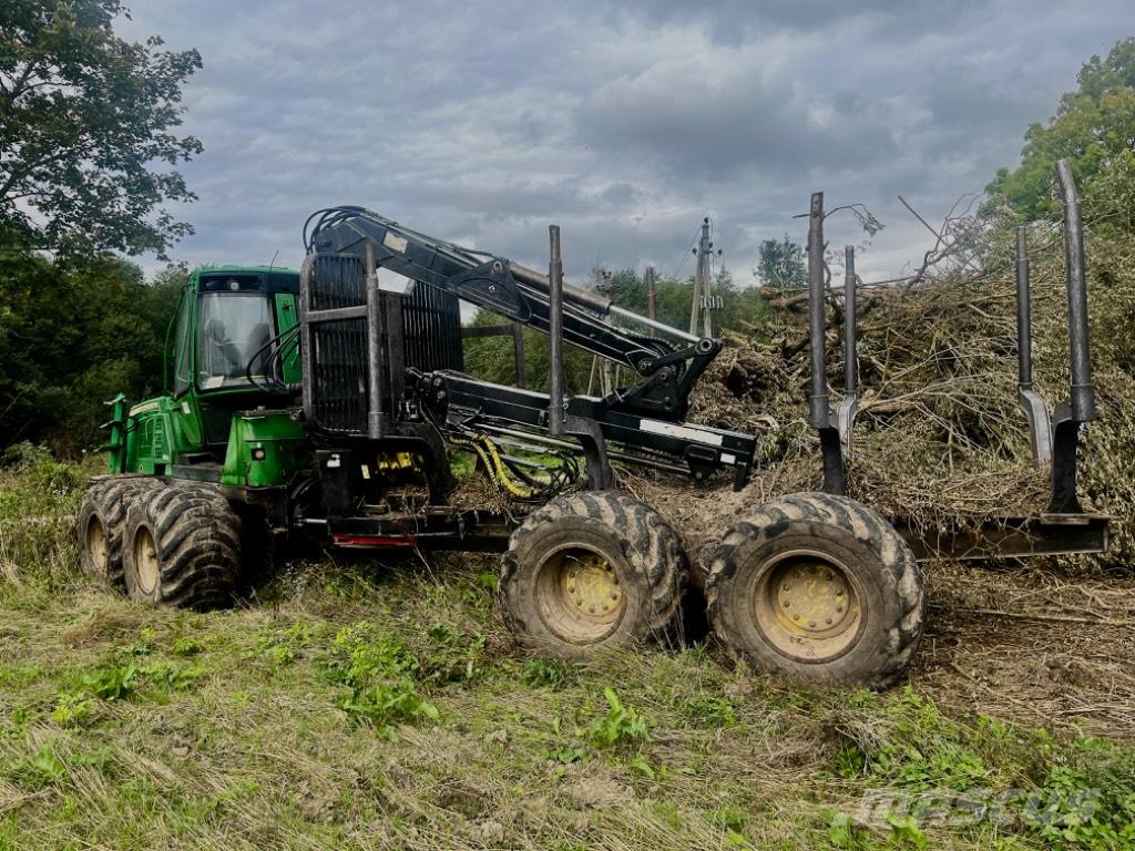 John Deere 1110 E Vyvážecí traktory