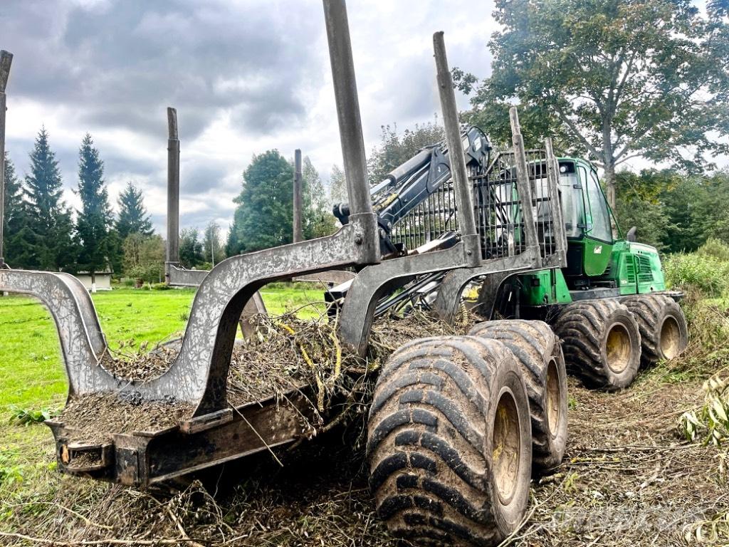 John Deere 1110 E Vyvážecí traktory