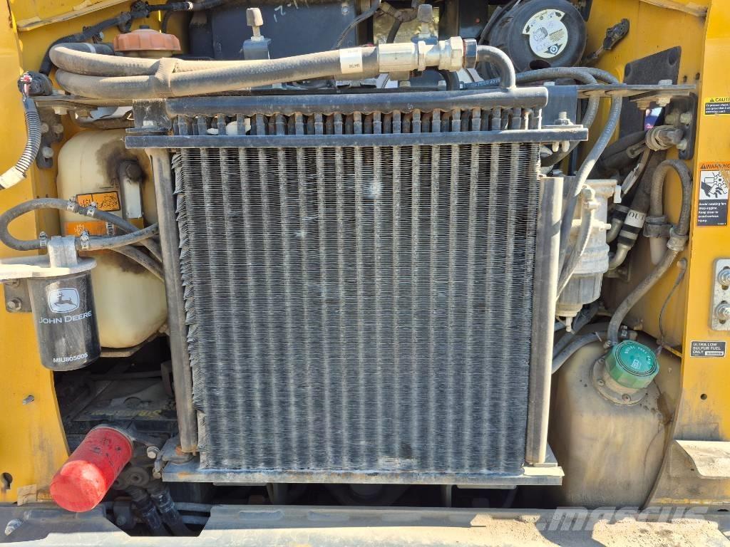 John Deere 312 Smykem řízené nakladače