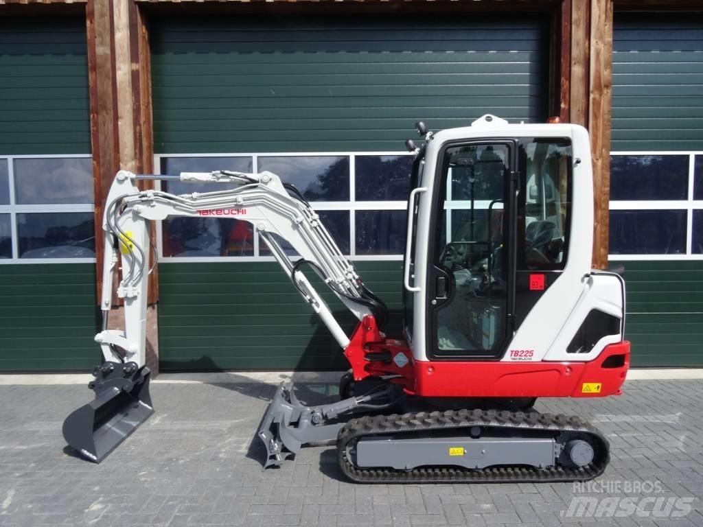 Takeuchi TB 225 Mini rýpadla < 7t