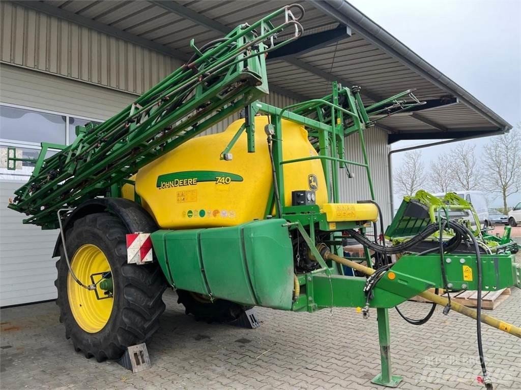John Deere 740 Tažené postřikovače