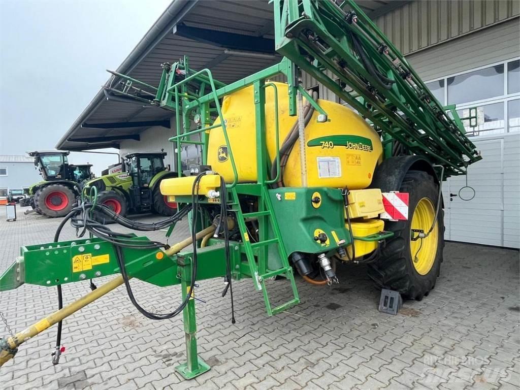 John Deere 740 Tažené postřikovače