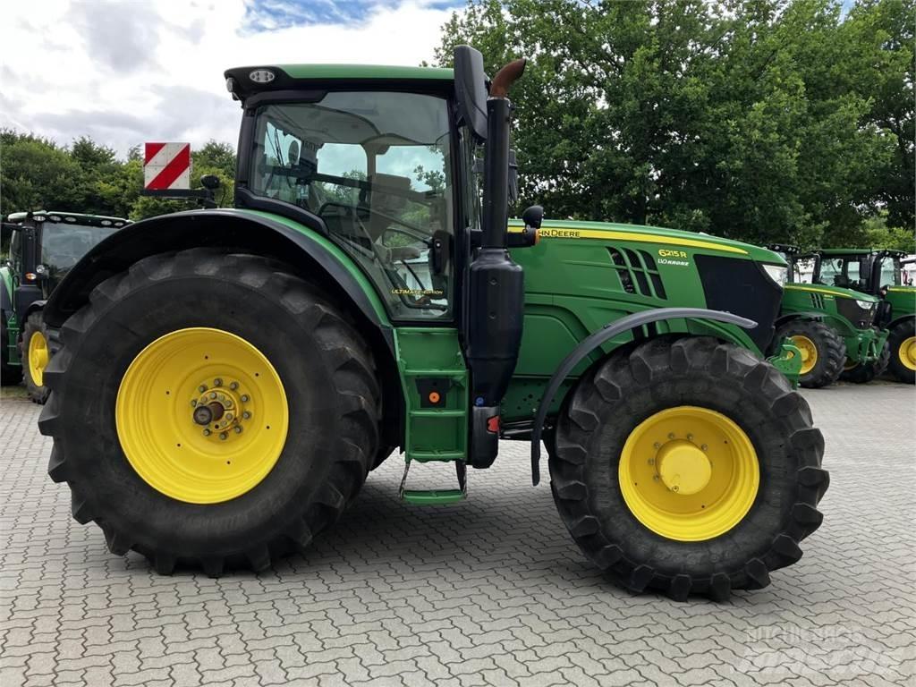 John Deere 6215R Traktory