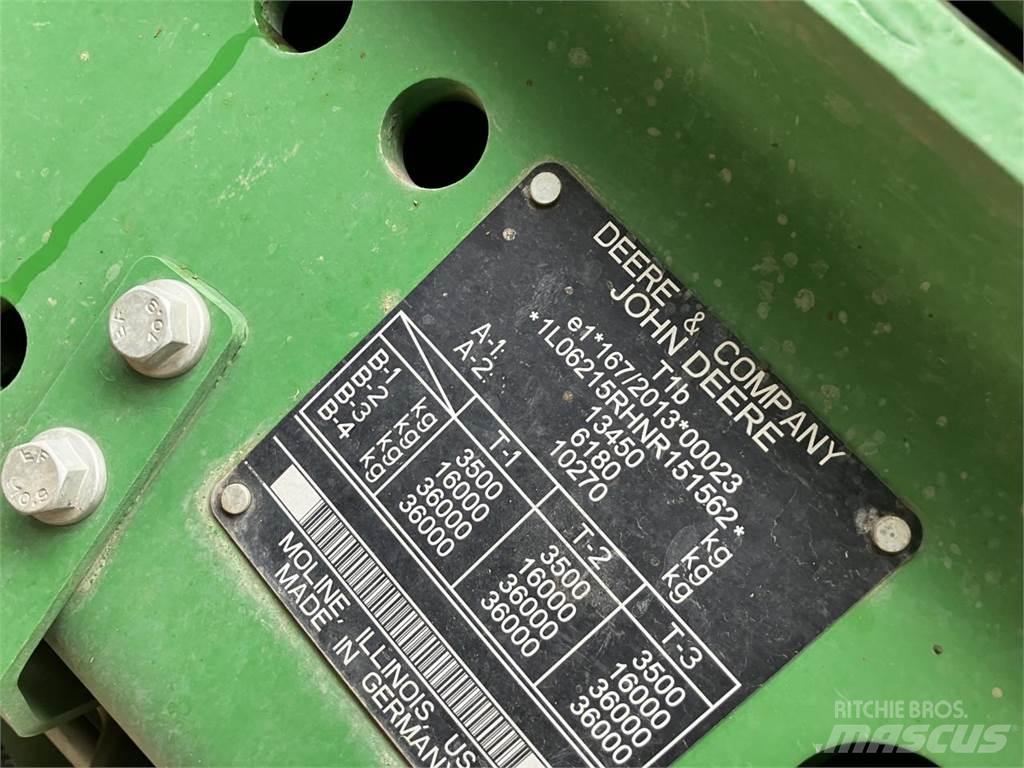 John Deere 6215R Traktory