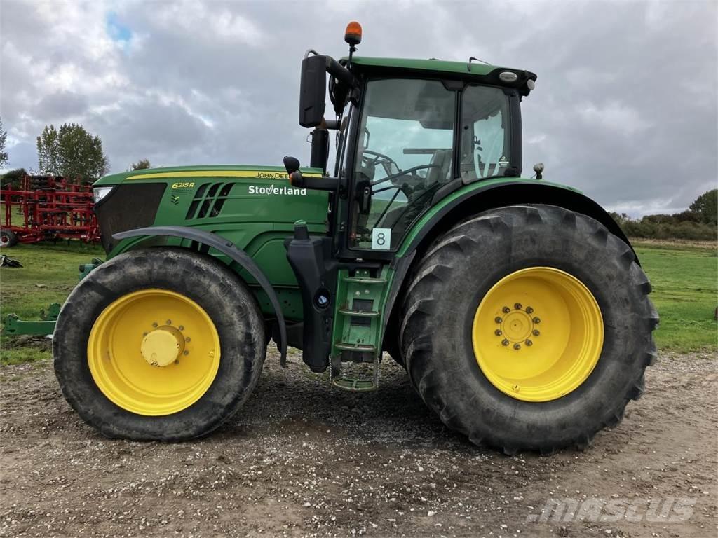 John Deere 6215R Traktory