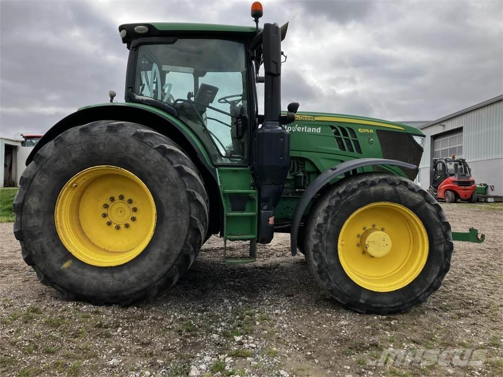 John Deere 6215R Traktory
