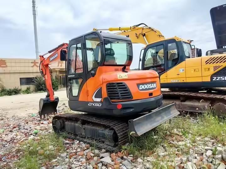 Doosan DX 60 Pásová rýpadla
