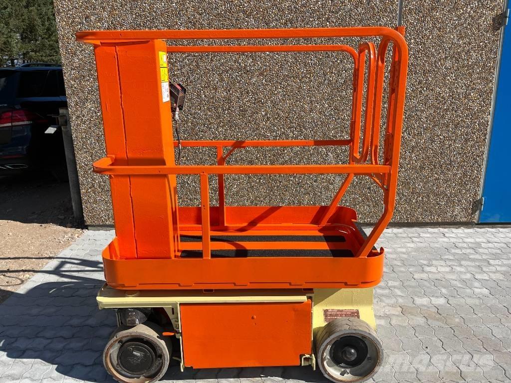 JLG 1230 ES Vertikální sloupové výtahy