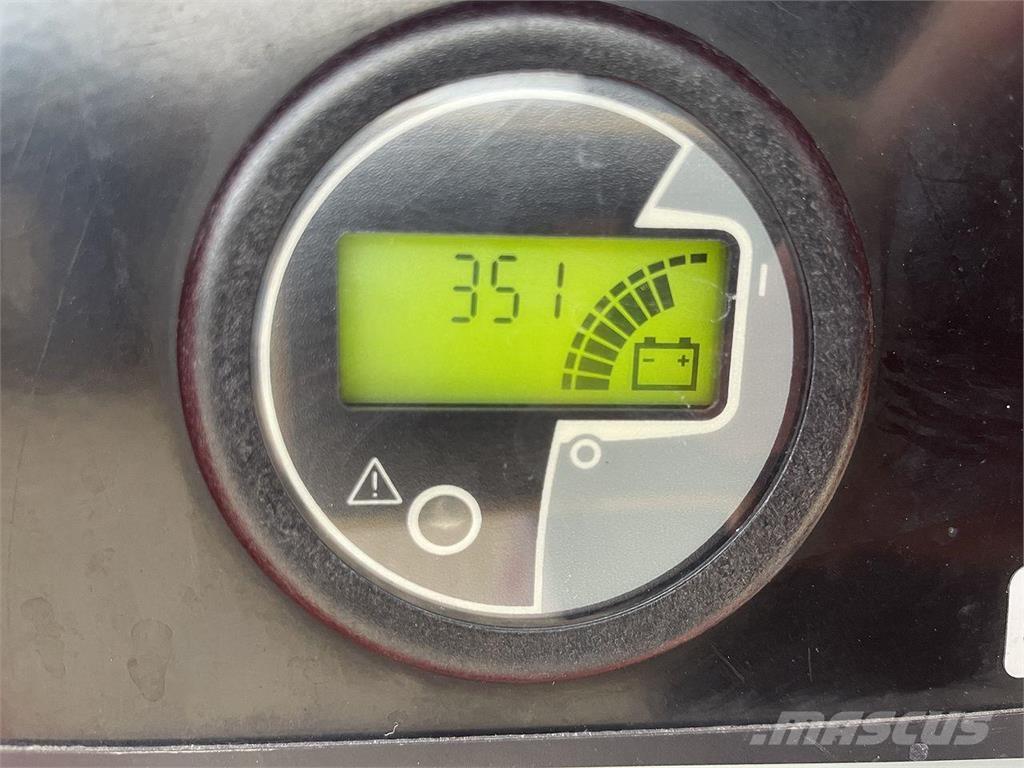 Manitou 100VJR Vertikální sloupové výtahy