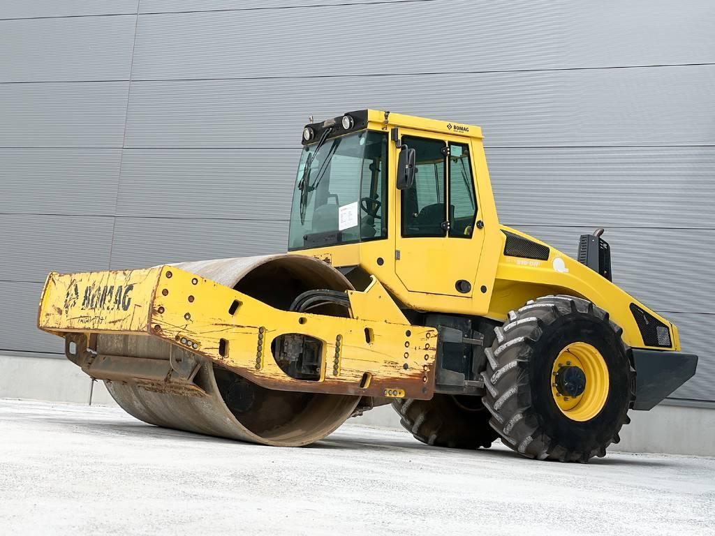 Bomag BW 216 DH-4i Tahačové válce
