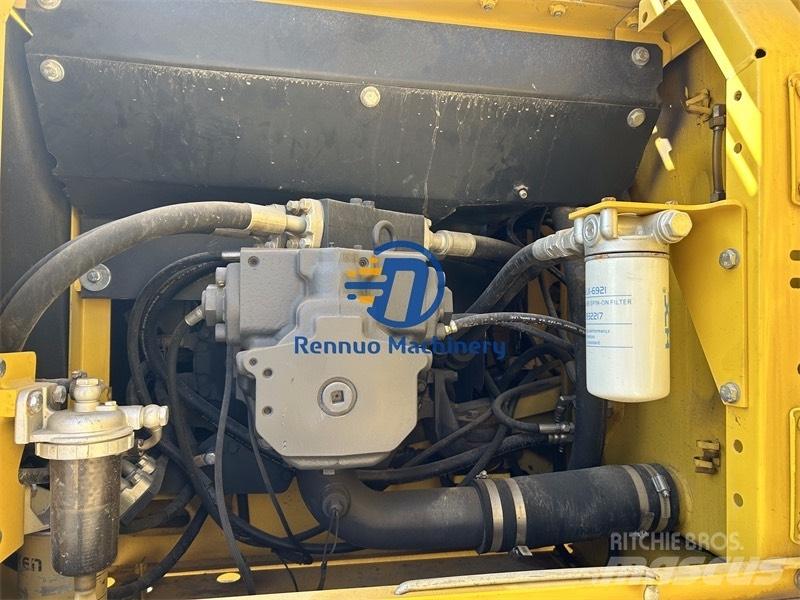 Komatsu PC 300 Pásová rýpadla