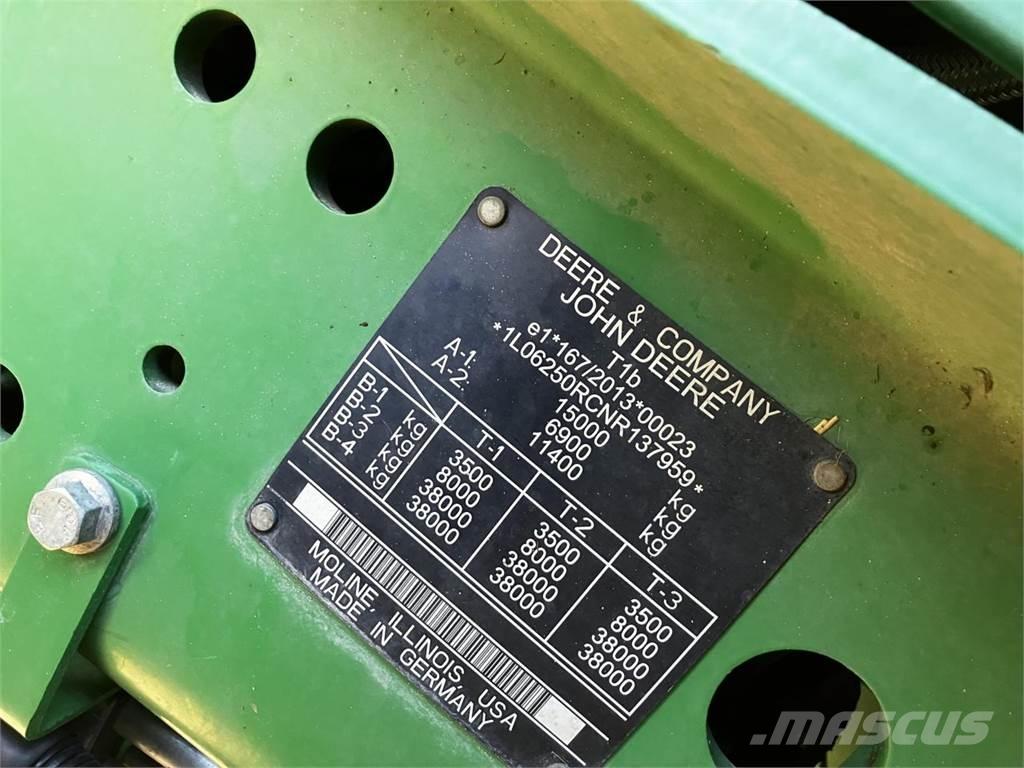 John Deere 6250R Traktory