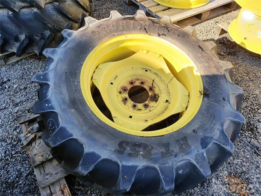 BKT 380/85R28 x2 Pneumatiky, kola a ráfky