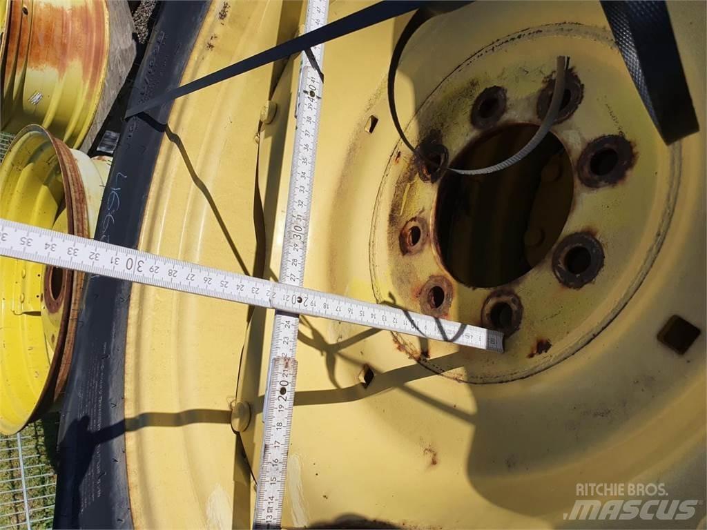 BKT 380/85R28 x2 Pneumatiky, kola a ráfky