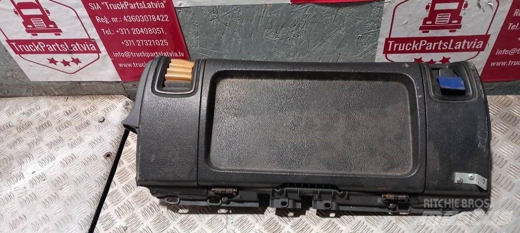 Scania R 440.   2078472 Kabiny a interiér