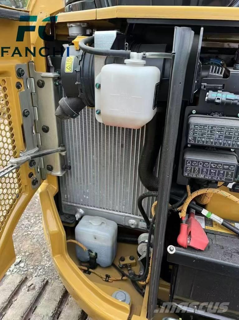 CAT 303 Pásová rýpadla