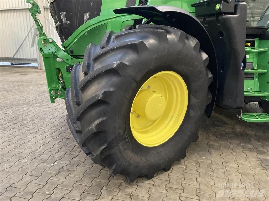 John Deere 6R 215 Traktory