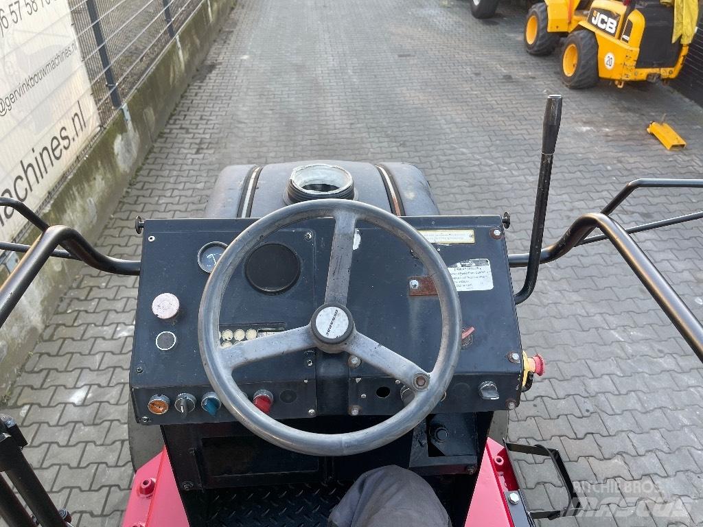 Dynapack CP 142 Pneumatikové válce