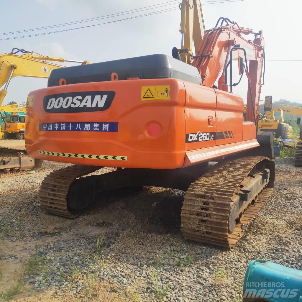 Doosan DX260LC Pásová rýpadla