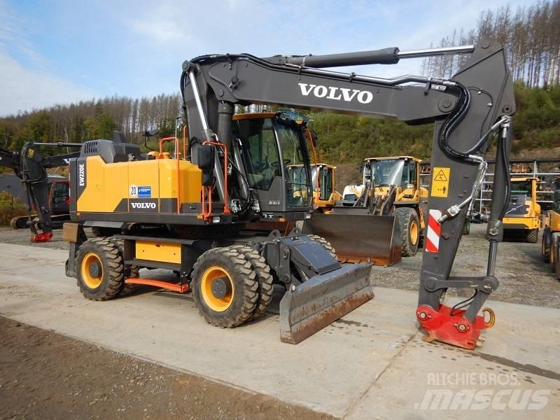 Volvo EW 220 E Kolová rýpadla