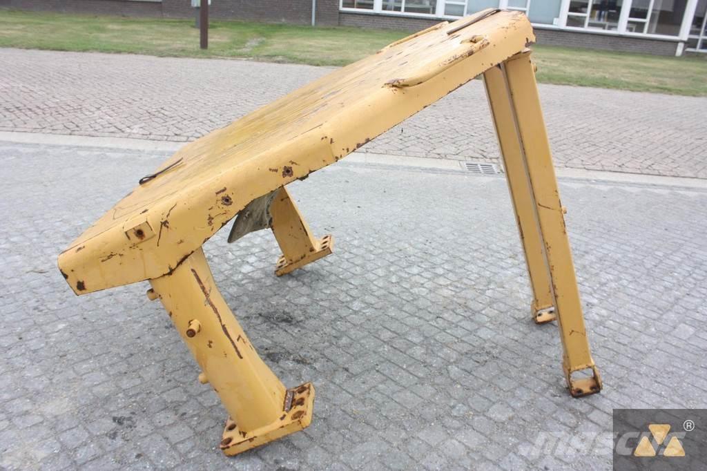 CAT D8N O-rops cab Kabiny a interiér