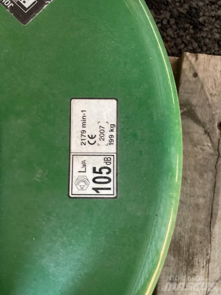 John Deere 7 Iron Komunální technika - ostatní