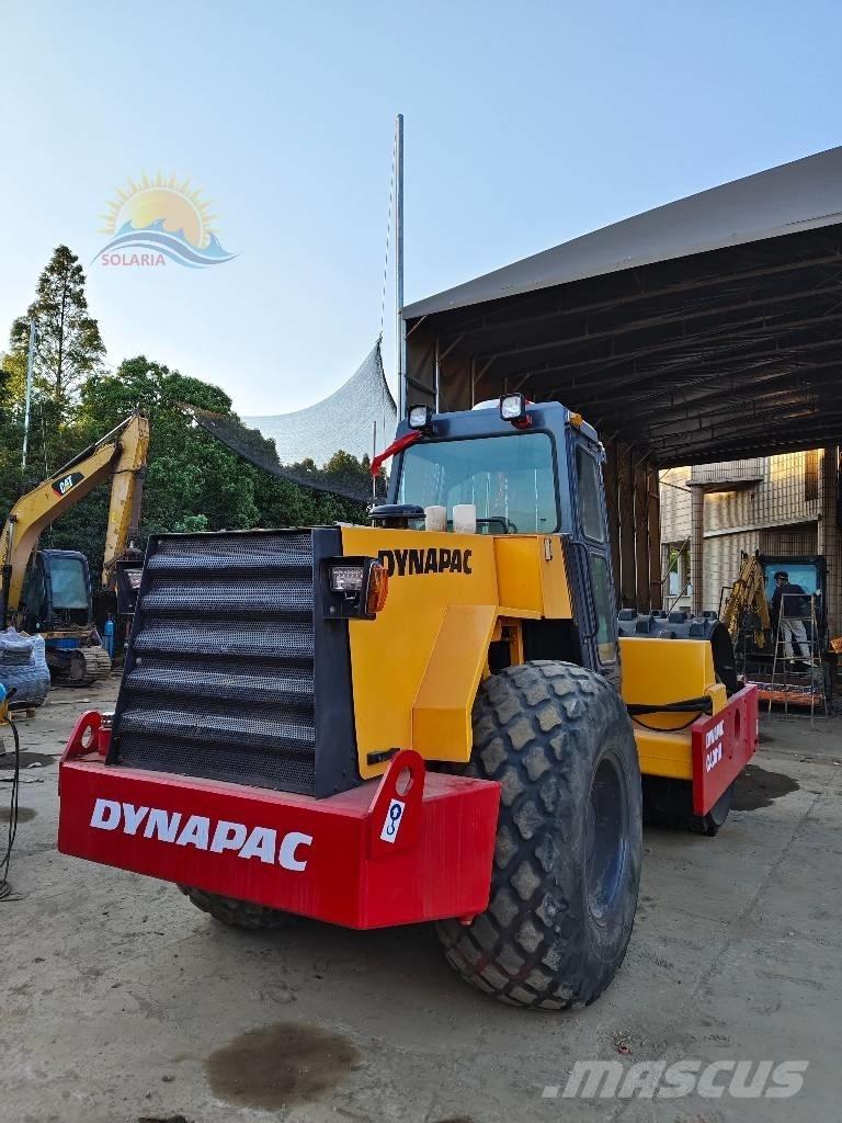 Dynapac CA 301 D Tahačové válce