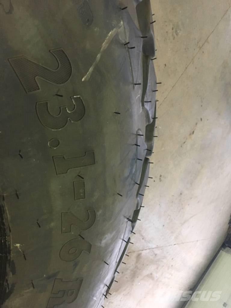 SWT 23.1 - 26 Pneumatiky, kola a ráfky