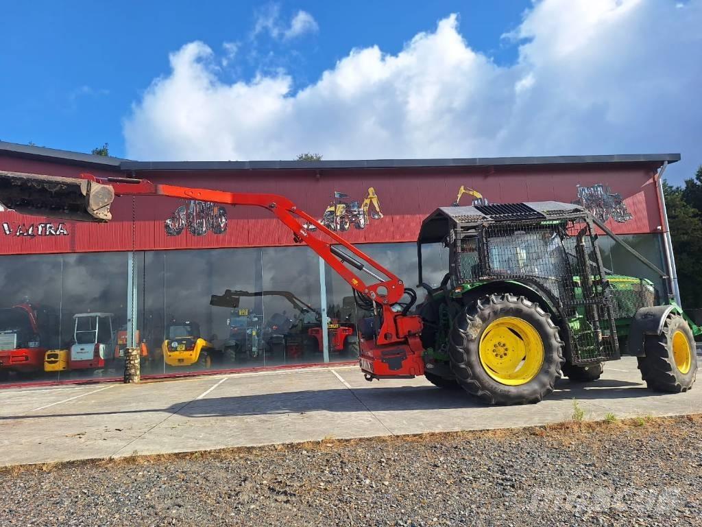John Deere 6115 R Traktory